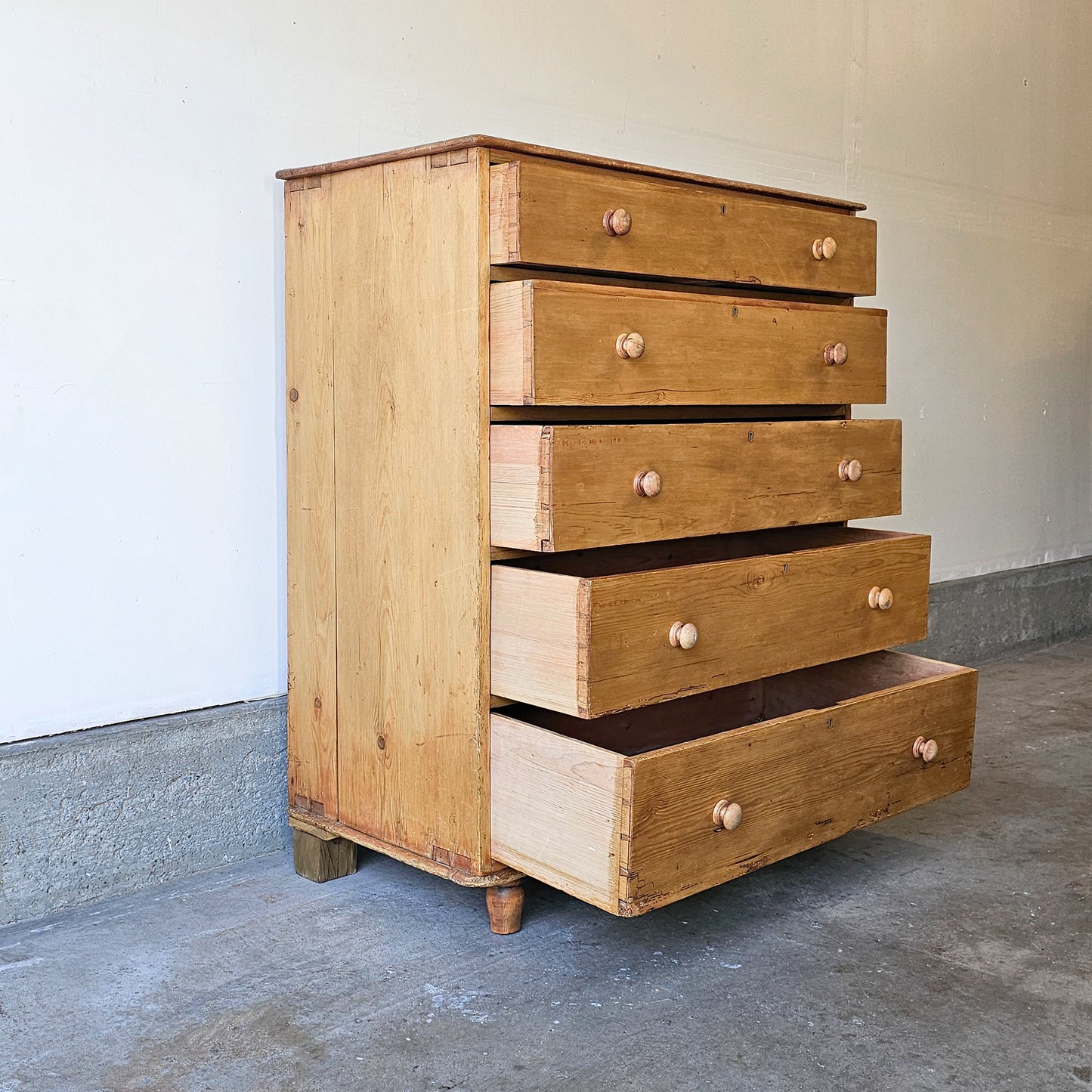 Large 19th-century antique pine dresser - 5 drawers