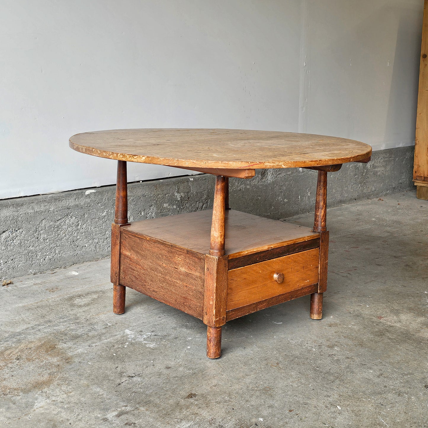 Antique pine coffee table -tilt top table