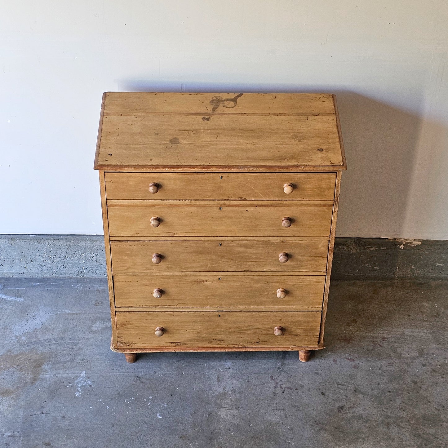 Large 19th-century antique pine dresser - 5 drawers