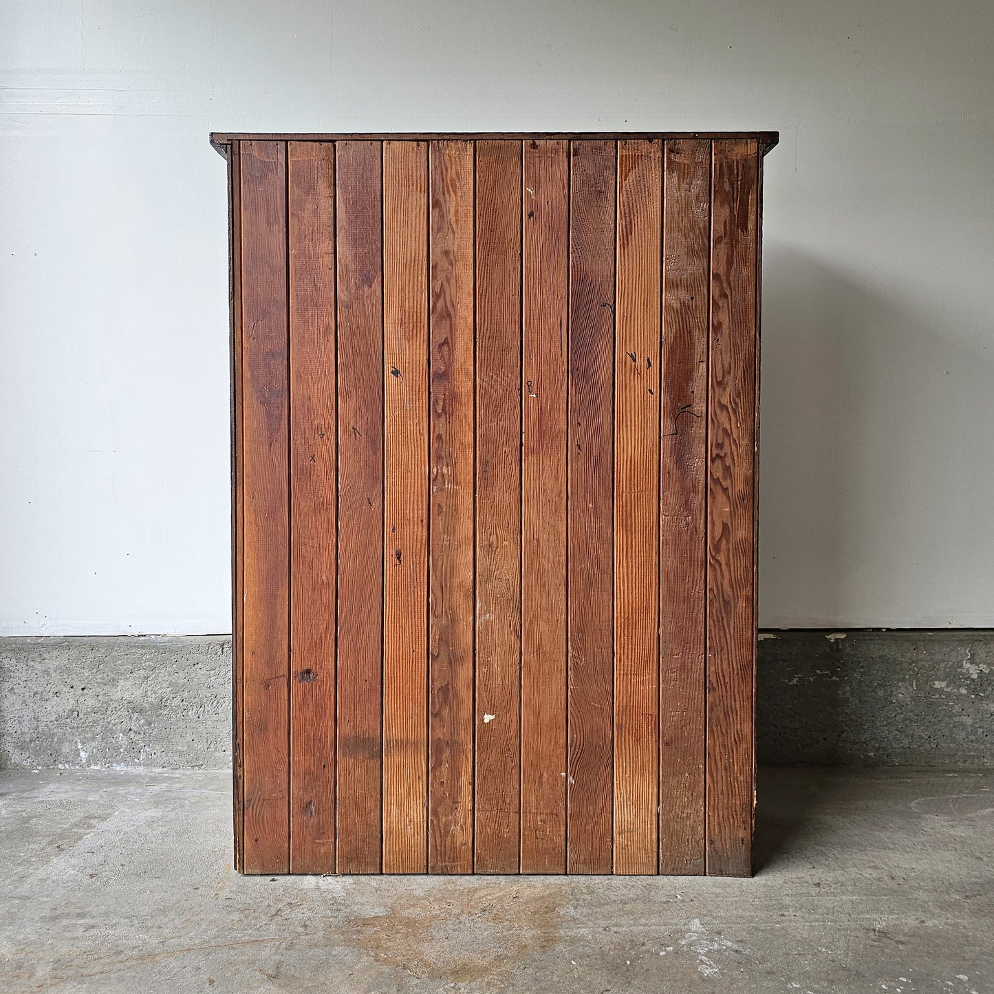 Early 1900's American cabinet with glass doors
