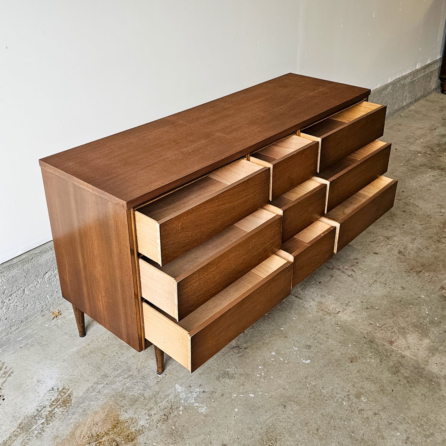 Vintage MCM Bassett Furniture dresser - 9 drawers