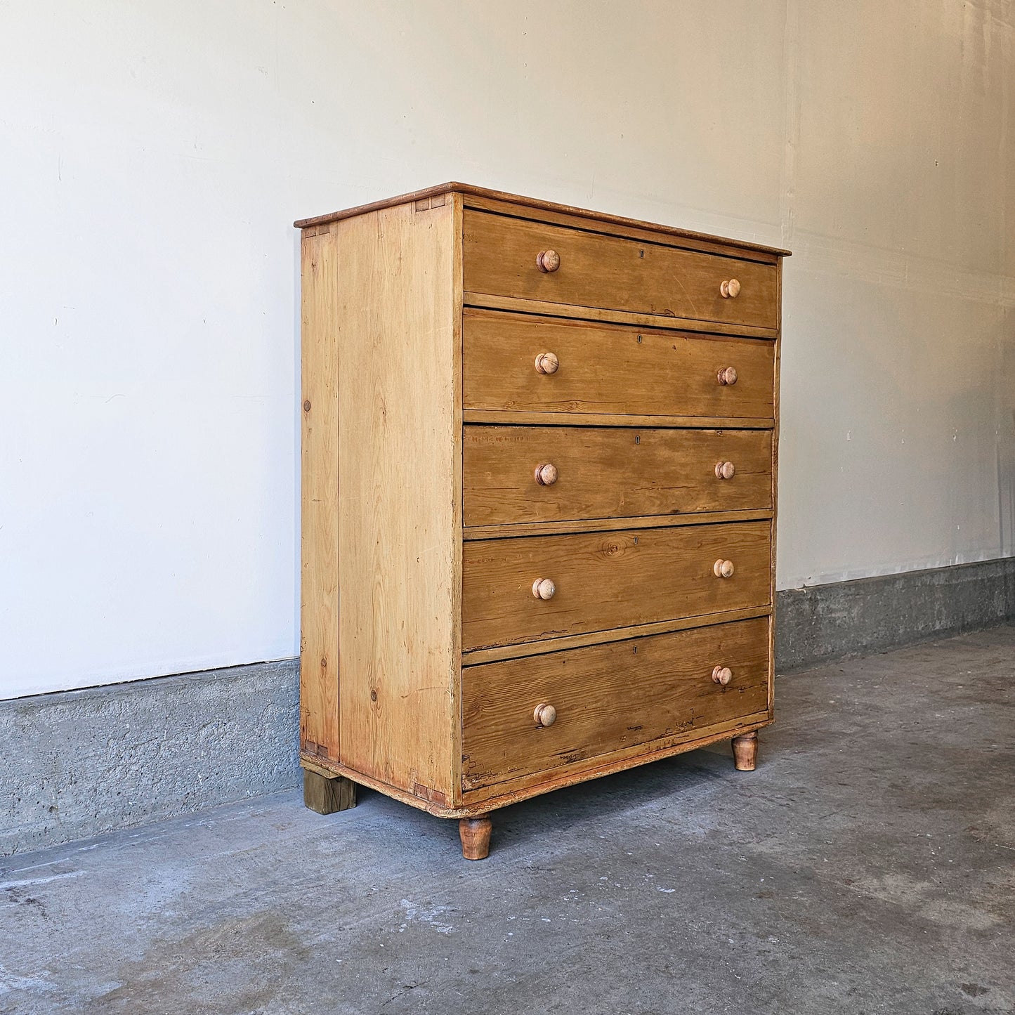 Large 19th-century antique pine dresser - 5 drawers