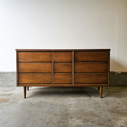 Vintage MCM Bassett Furniture dresser - 9 drawers