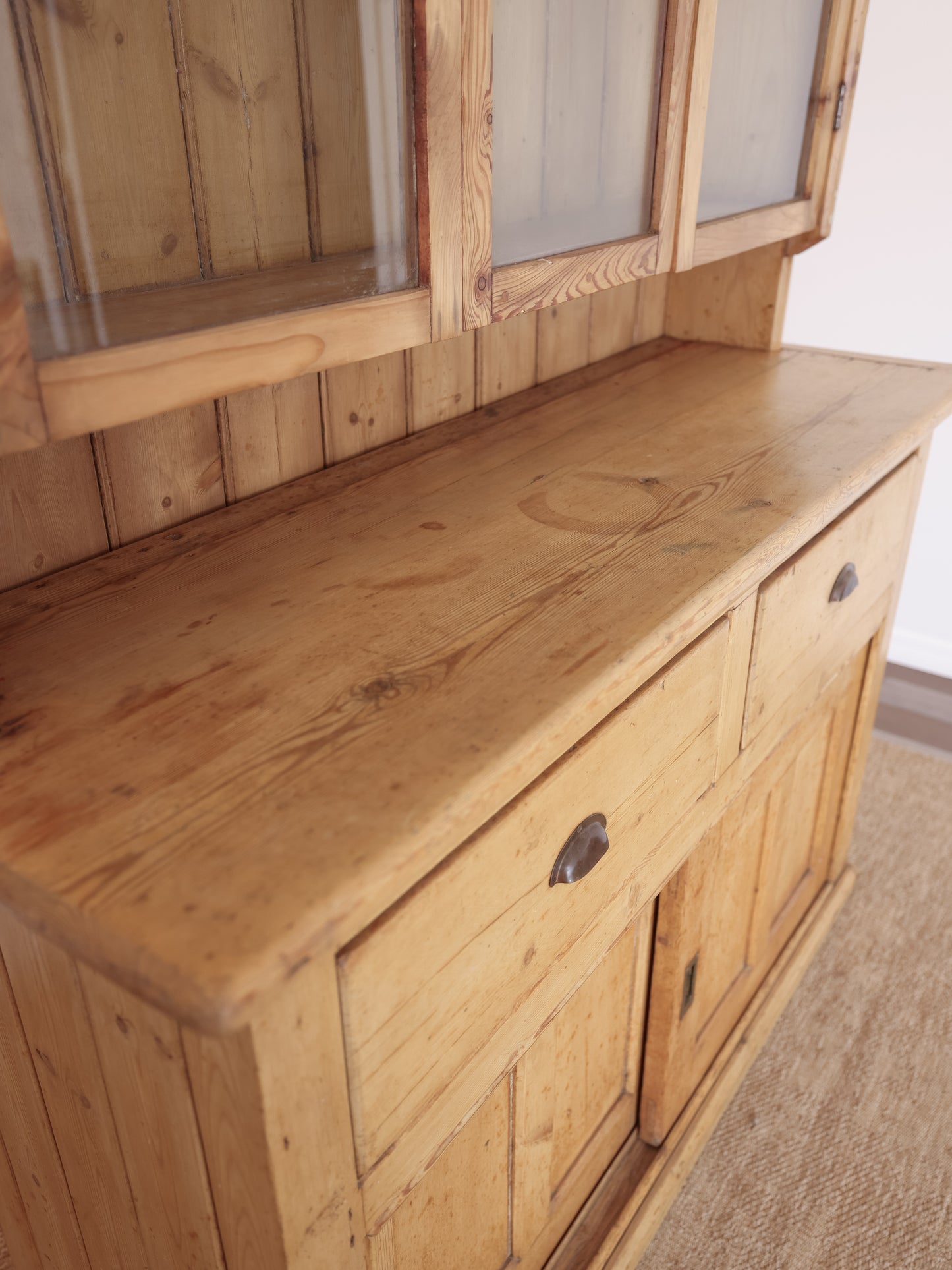 Antique English Pine Kitchen Dresser (Hutch) - Circa 1905