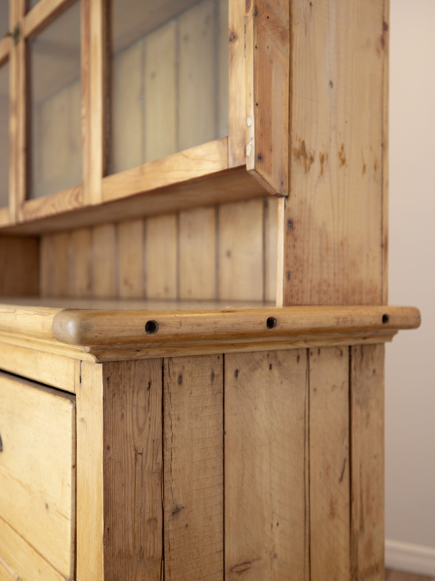 Antique English Pine Kitchen Dresser (Hutch) - Circa 1905