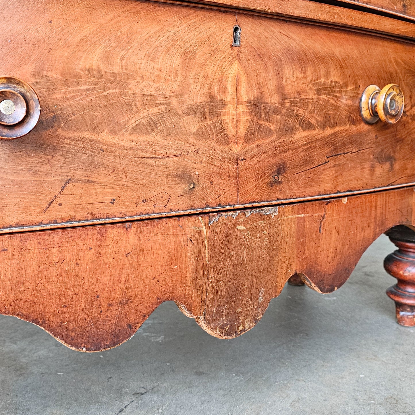 Antique Flame Mahogany Chest of Drawers - Circa 1840–1860