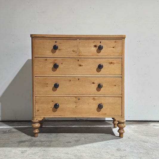 Antique English Pine Chest of Drawers (Dresser)with dark knobs - Circa 1870