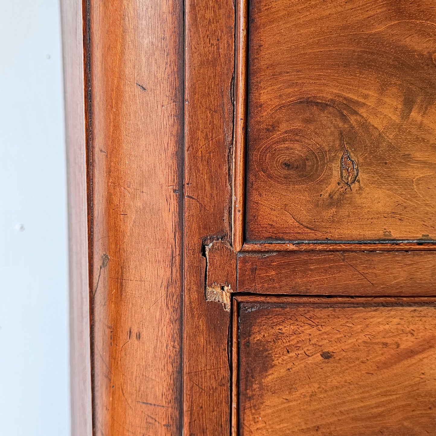 Antique Flame Mahogany Chest of Drawers - Circa 1840–1860
