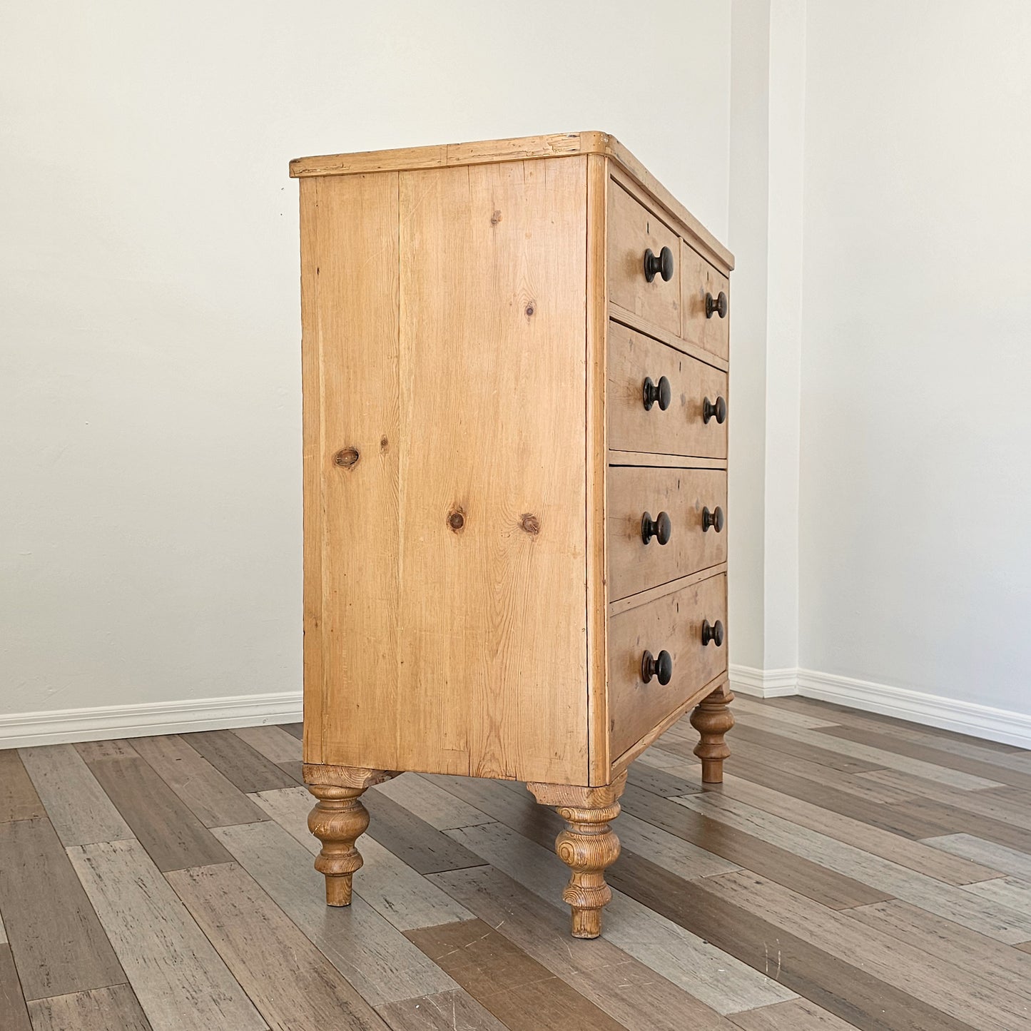 Antique English Pine Chest of Drawers (Dresser)with dark knobs - Circa 1870