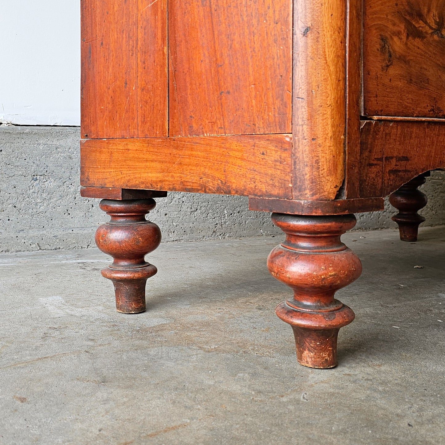 Antique Flame Mahogany Chest of Drawers - Circa 1840–1860