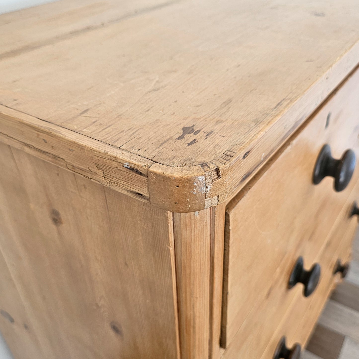 Antique English Pine Chest of Drawers (Dresser)with dark knobs - Circa 1870