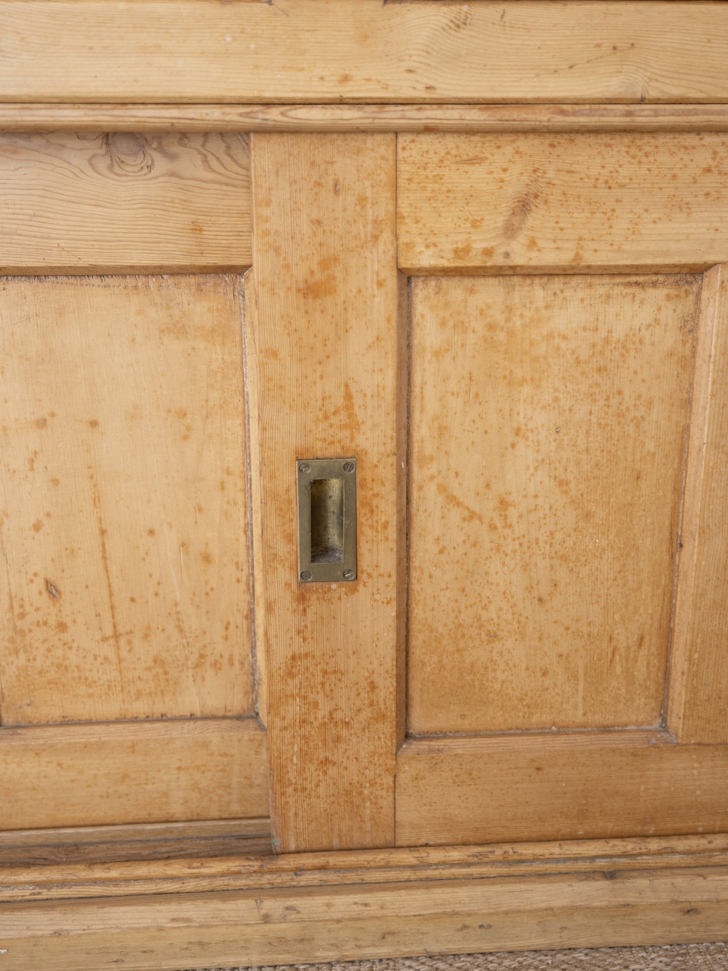 Antique English Pine Kitchen Dresser (Hutch) - Circa 1905
