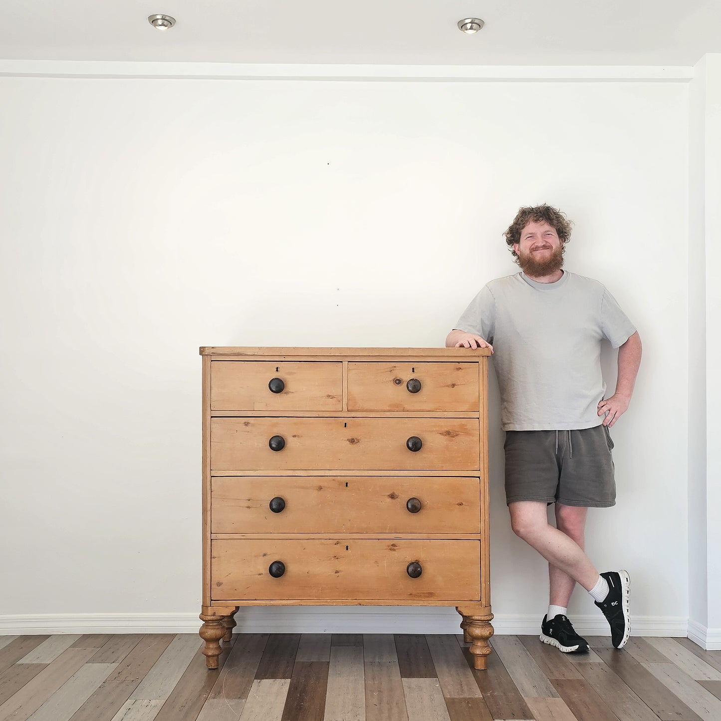 Antique English Pine Chest of Drawers (Dresser)with dark knobs - Circa 1870