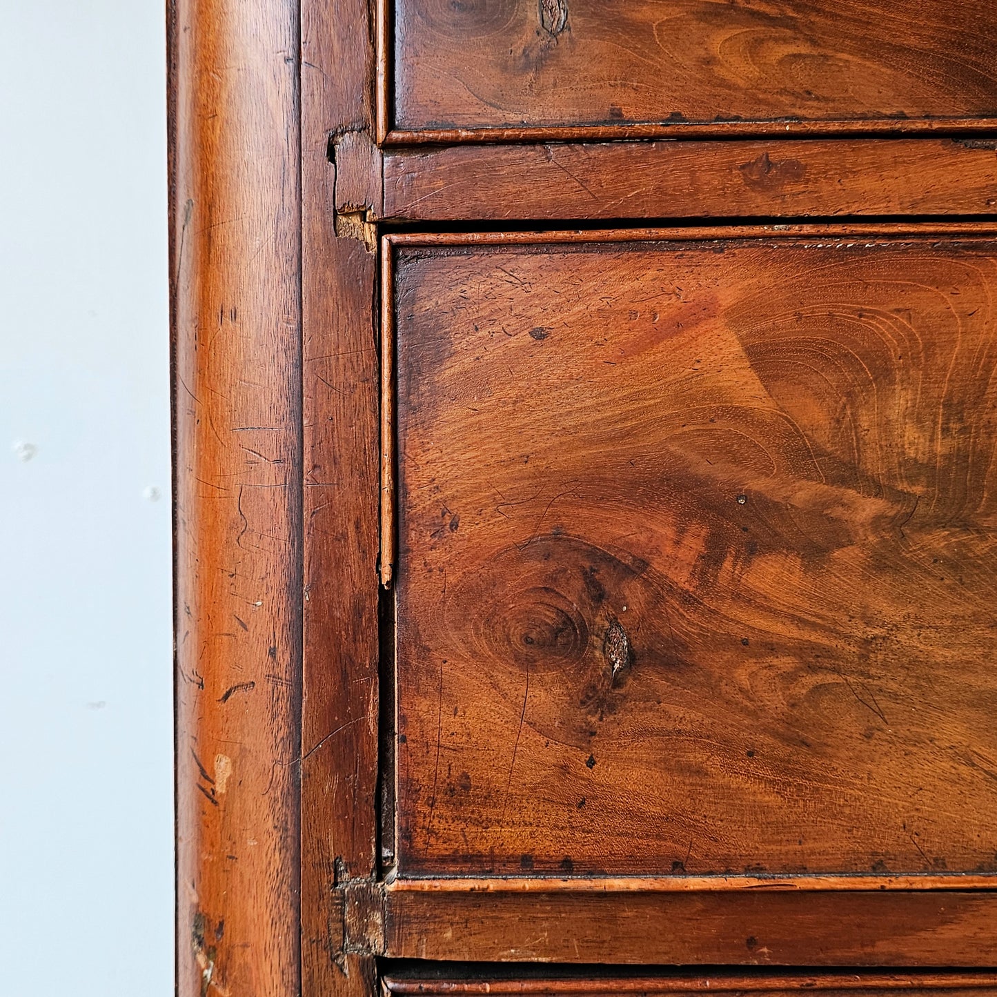 Antique Flame Mahogany Chest of Drawers - Circa 1840–1860