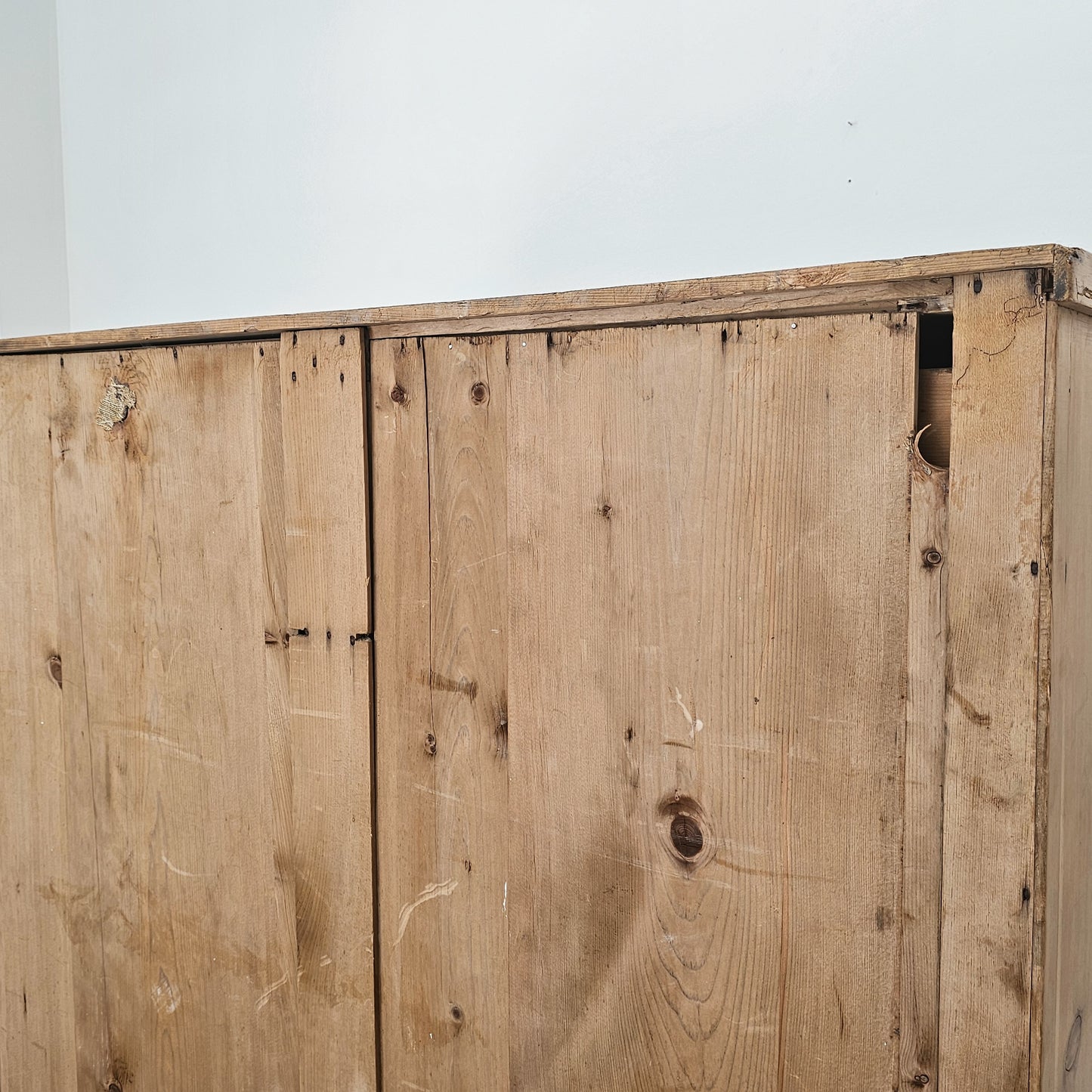 Antique English Pine Chest of Drawers (Dresser)with dark knobs - Circa 1870