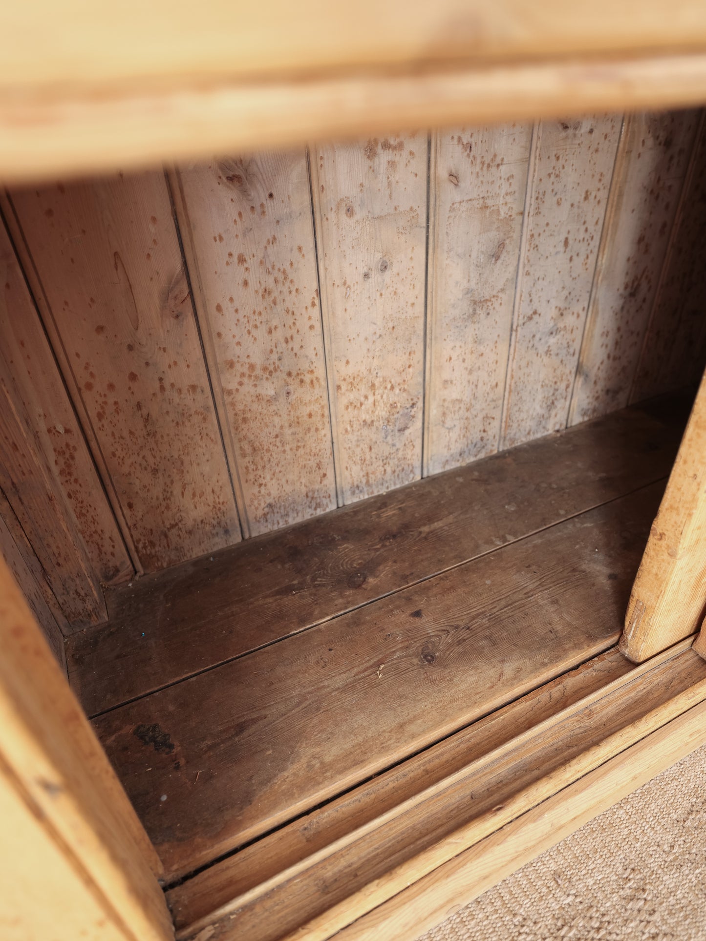 Antique English Pine Kitchen Dresser (Hutch) - Circa 1905