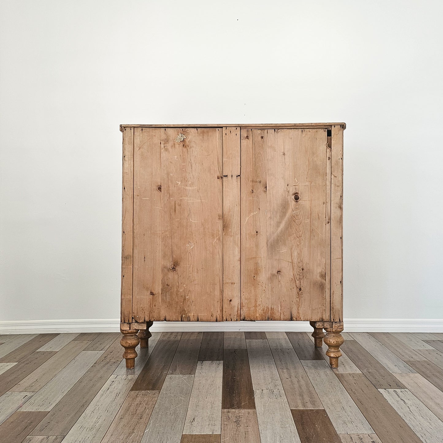Antique English Pine Chest of Drawers (Dresser)with dark knobs - Circa 1870