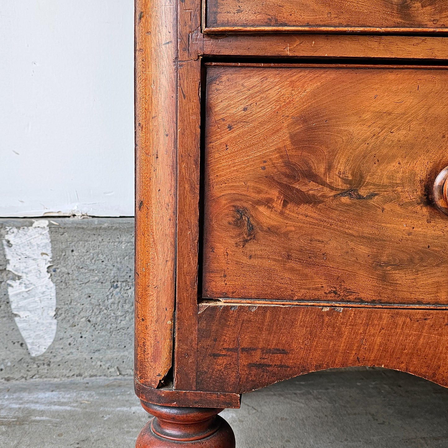 Antique Flame Mahogany Chest of Drawers - Circa 1840–1860