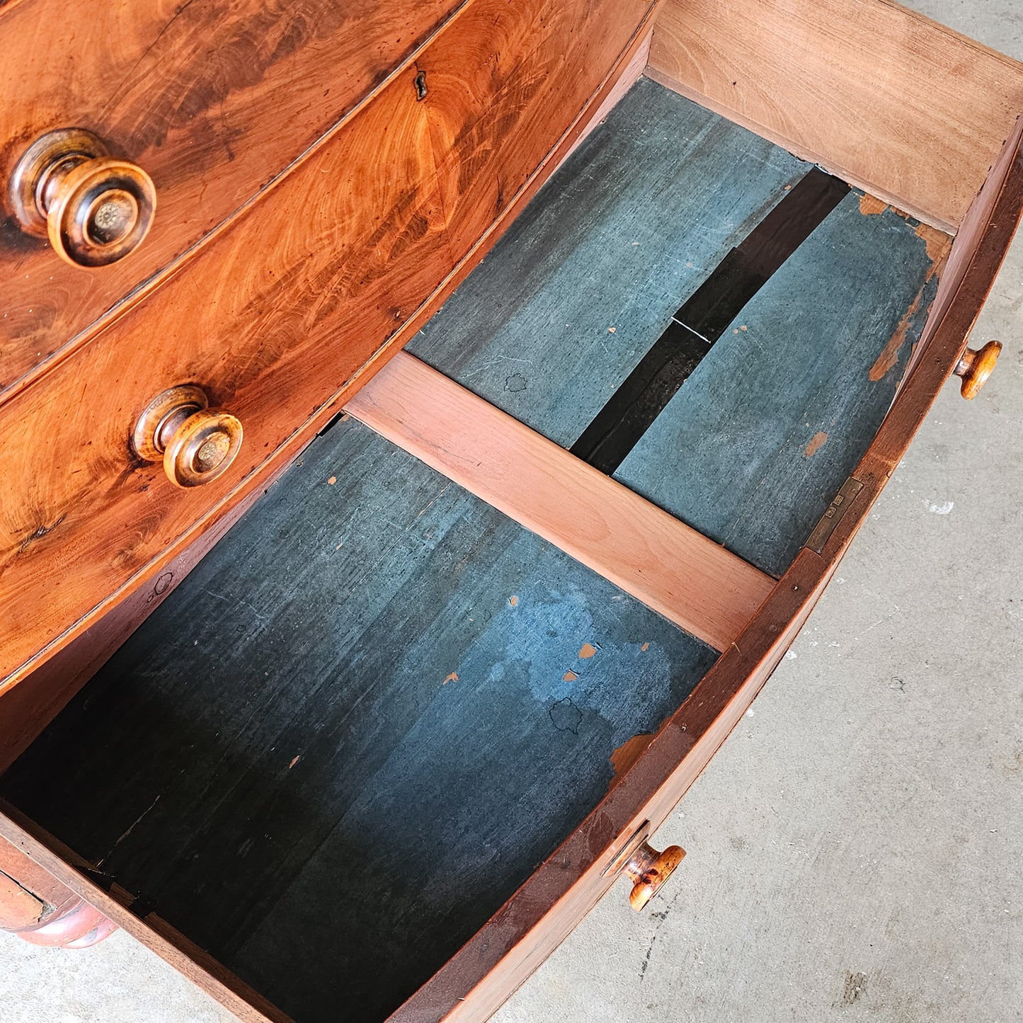 Antique Flame Mahogany Chest of Drawers - Circa 1840–1860