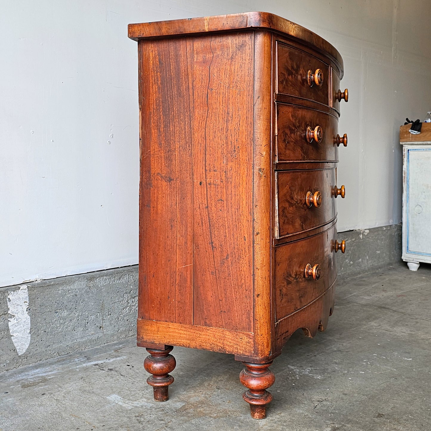 Antique Flame Mahogany Chest of Drawers - Circa 1840–1860