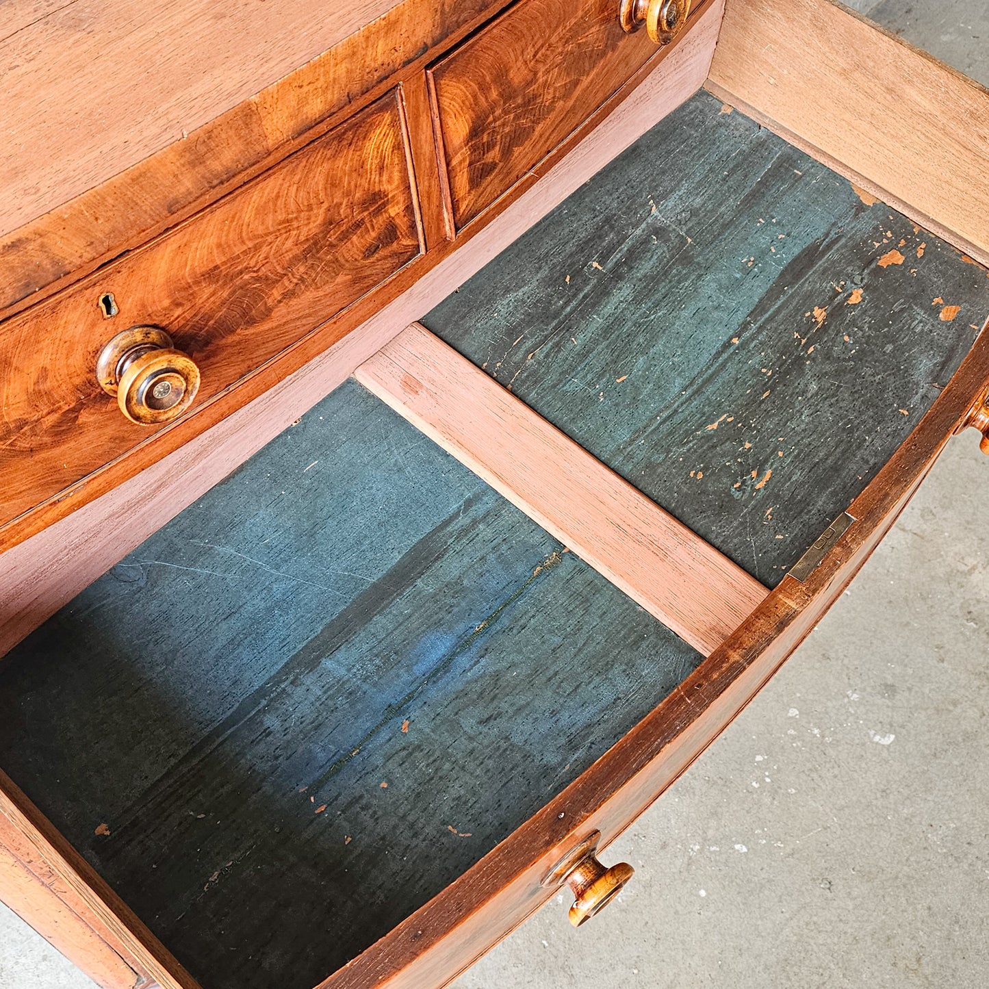 Antique Flame Mahogany Chest of Drawers - Circa 1840–1860