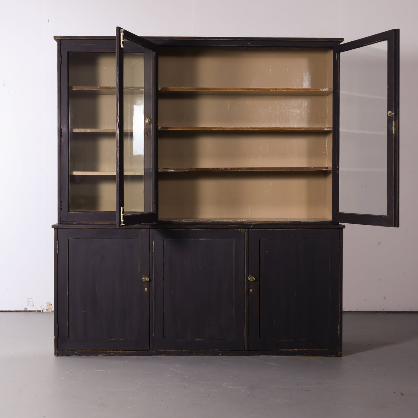 English glazed painted bookcase with adjustable shelving - Circa 1880
