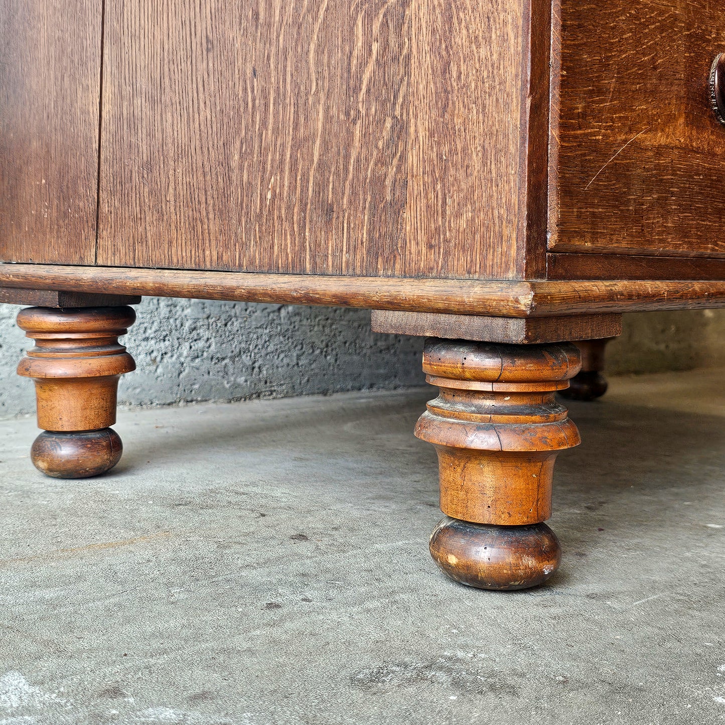 Antique 19th-century oak chest of drawers dresser