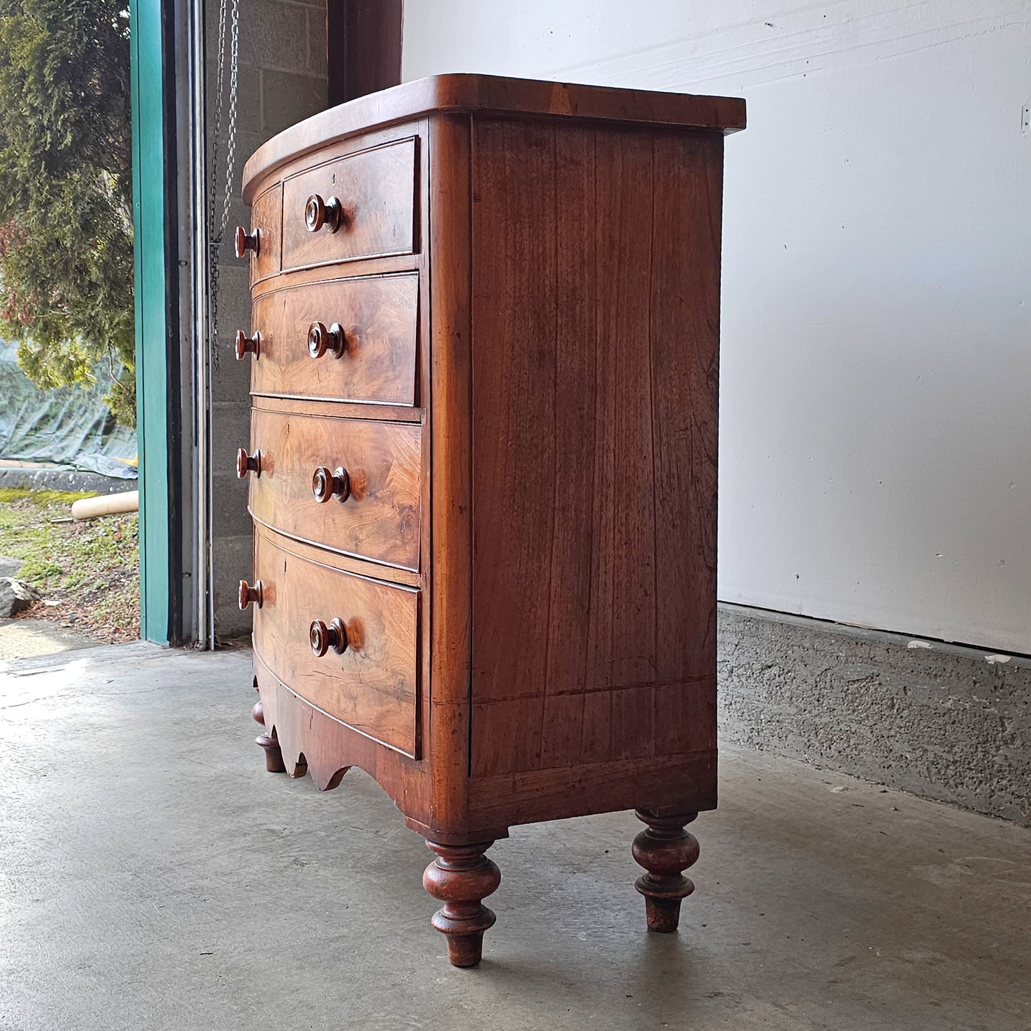 Antique Flame Mahogany Chest of Drawers - Circa 1840–1860