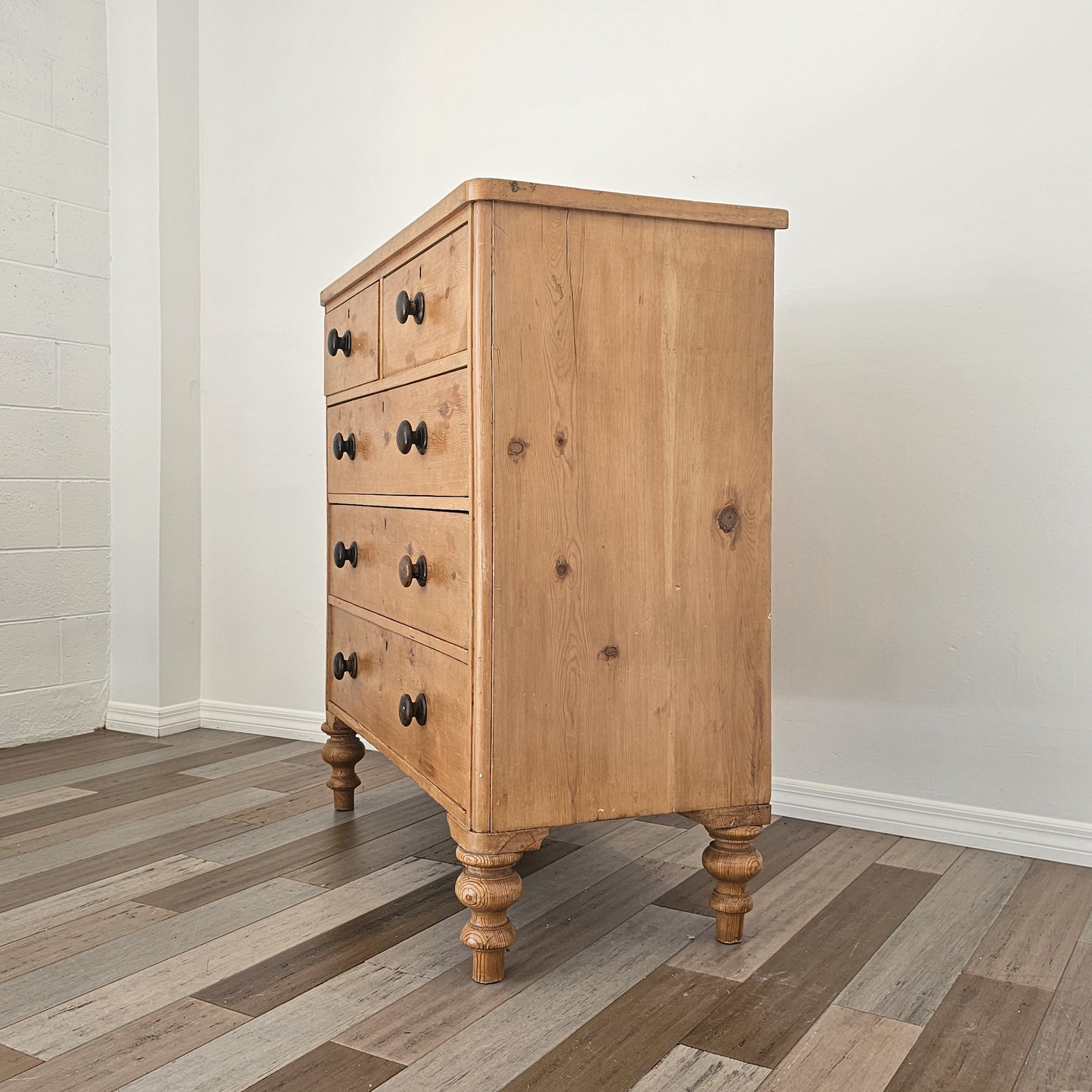 Antique English Pine Chest of Drawers (Dresser)with dark knobs - Circa 1870