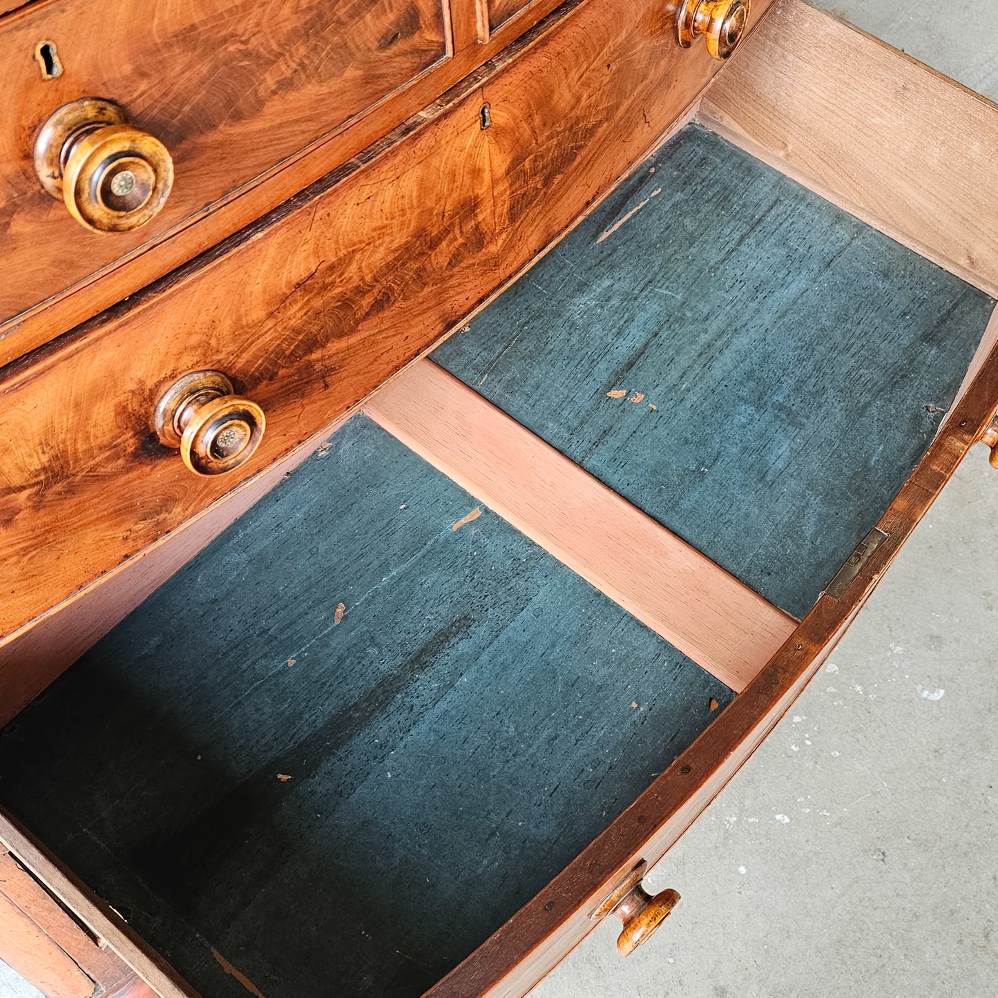 Antique Flame Mahogany Chest of Drawers - Circa 1840–1860